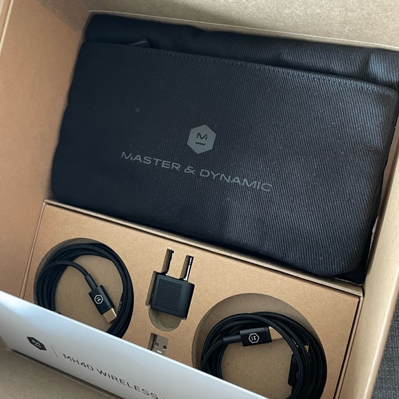 Master & Dynamic MH40 wireless headset - Picture 3 of 7